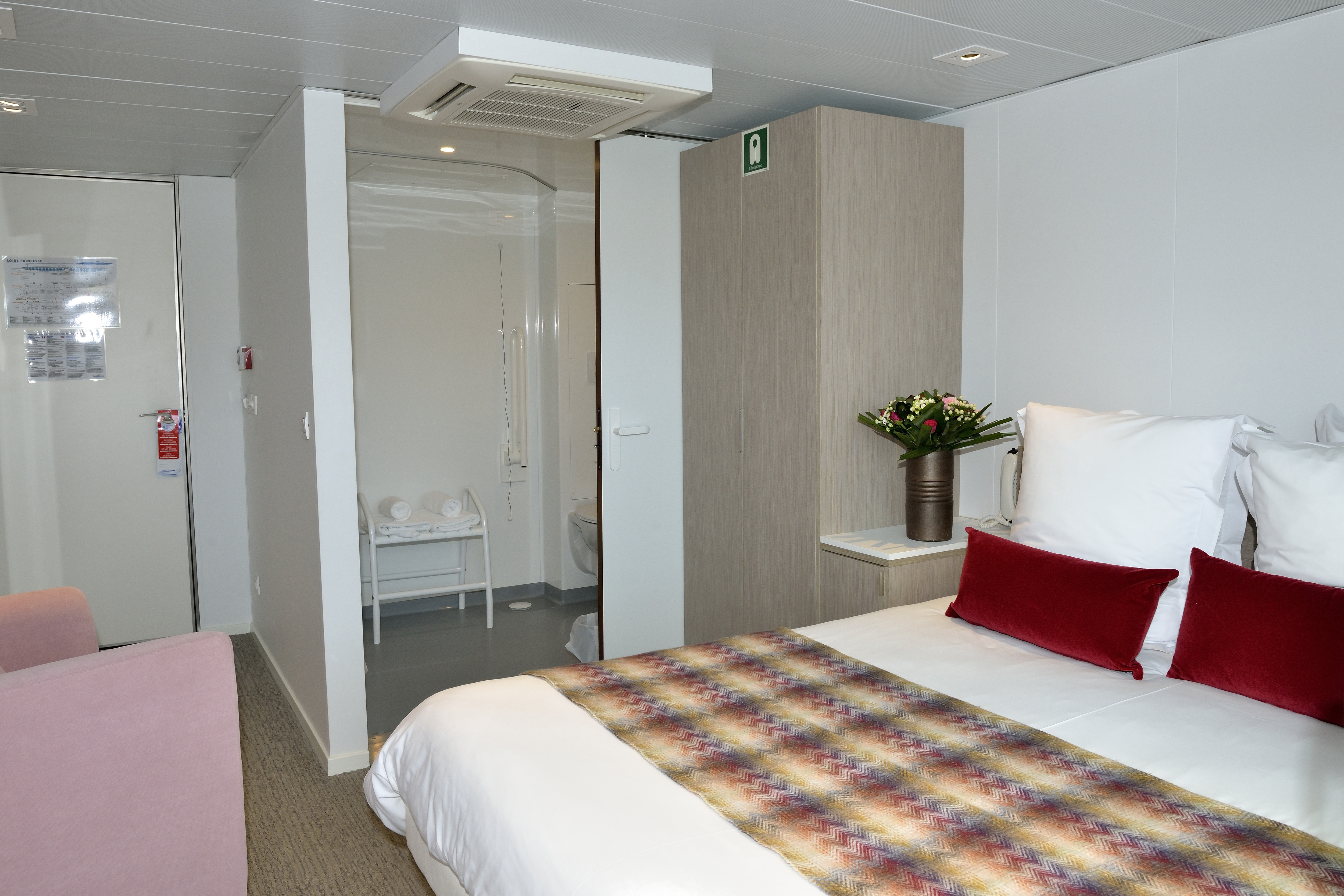 CroisiEurope MS Loire Princesse Disabled CAbin.jpg